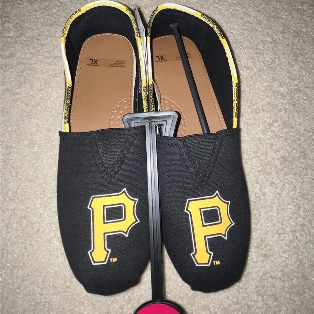 Pittsburgh Pirates Women’s Sneakers Size 11/12
